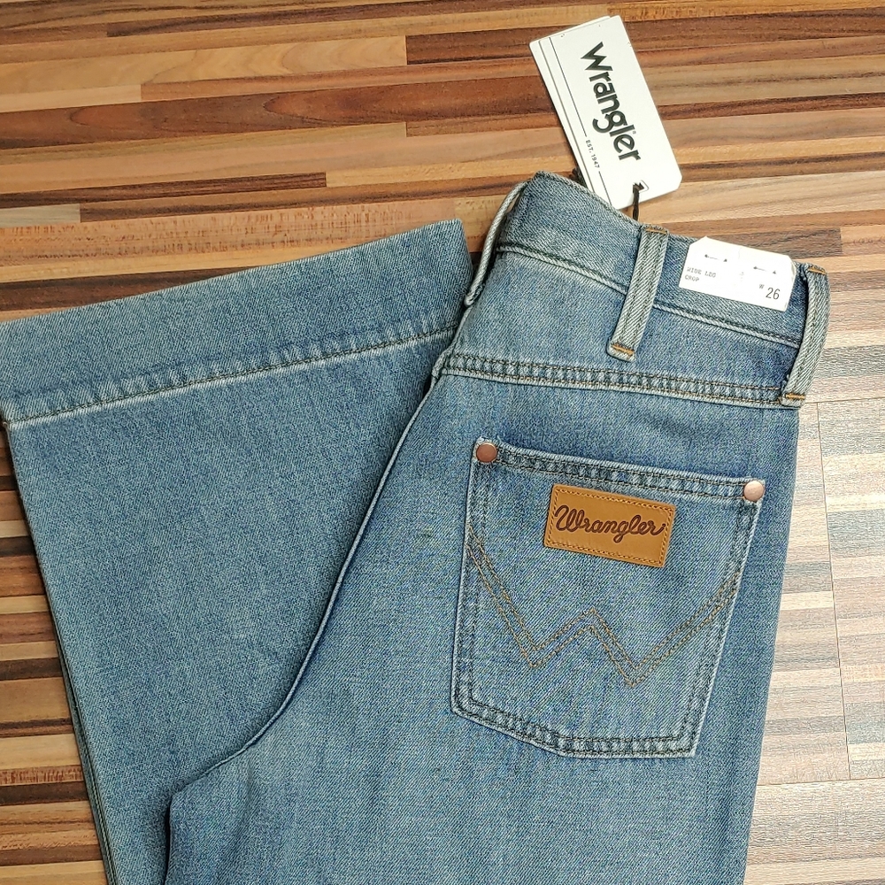 New With Tags Wrangler Cropped High Rise Wide Leg Jeans Size 26